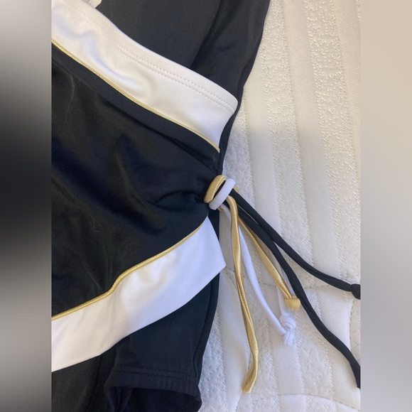 One piece Swimsuit - Picture 2 of 4